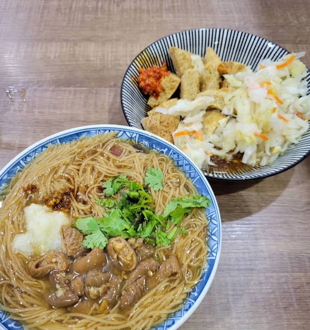 人氣臭豆腐與麵線組合